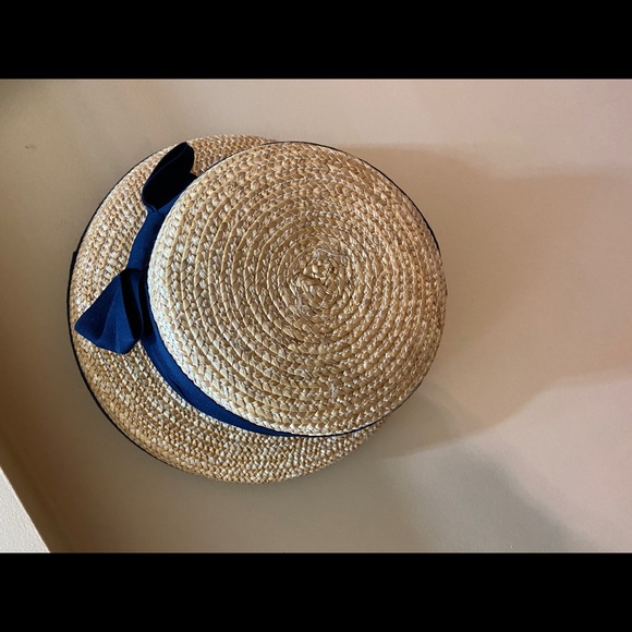 Straw hat with blue bow - Picture 2 of 16